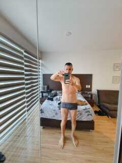 Xico  de españa se ofrece a mujeres de hasta 60 años , no cobro. - Cochabamba - Bolivia